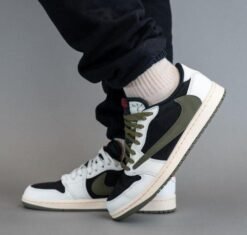 Branded Sneakers Travis Fragment Low Olive Green SEMI UA