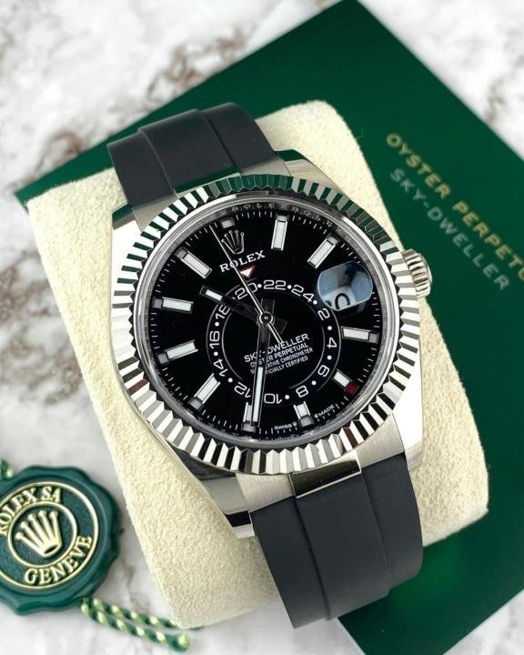 AAA Role_x Oyster perpetual Sky Dweller