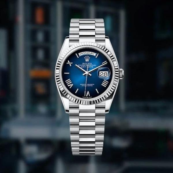 ZR ROLE_X OYSTER PERPETUAL DAY DATE  SILVER BLUE SHADED DIAL